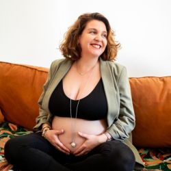 photographe grossesse domicile interieur dinan evran portrait maman ameliegraphie