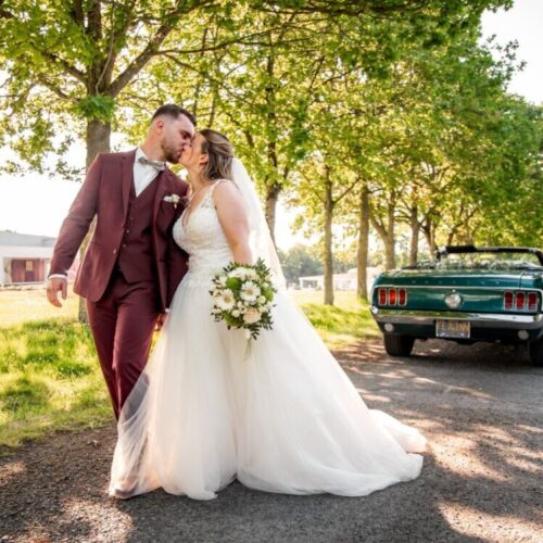 photographe mariage reportage nouveaux maries amoureux couple escapade voiture mustang nature dinan saint malo rennes ameliegraphie