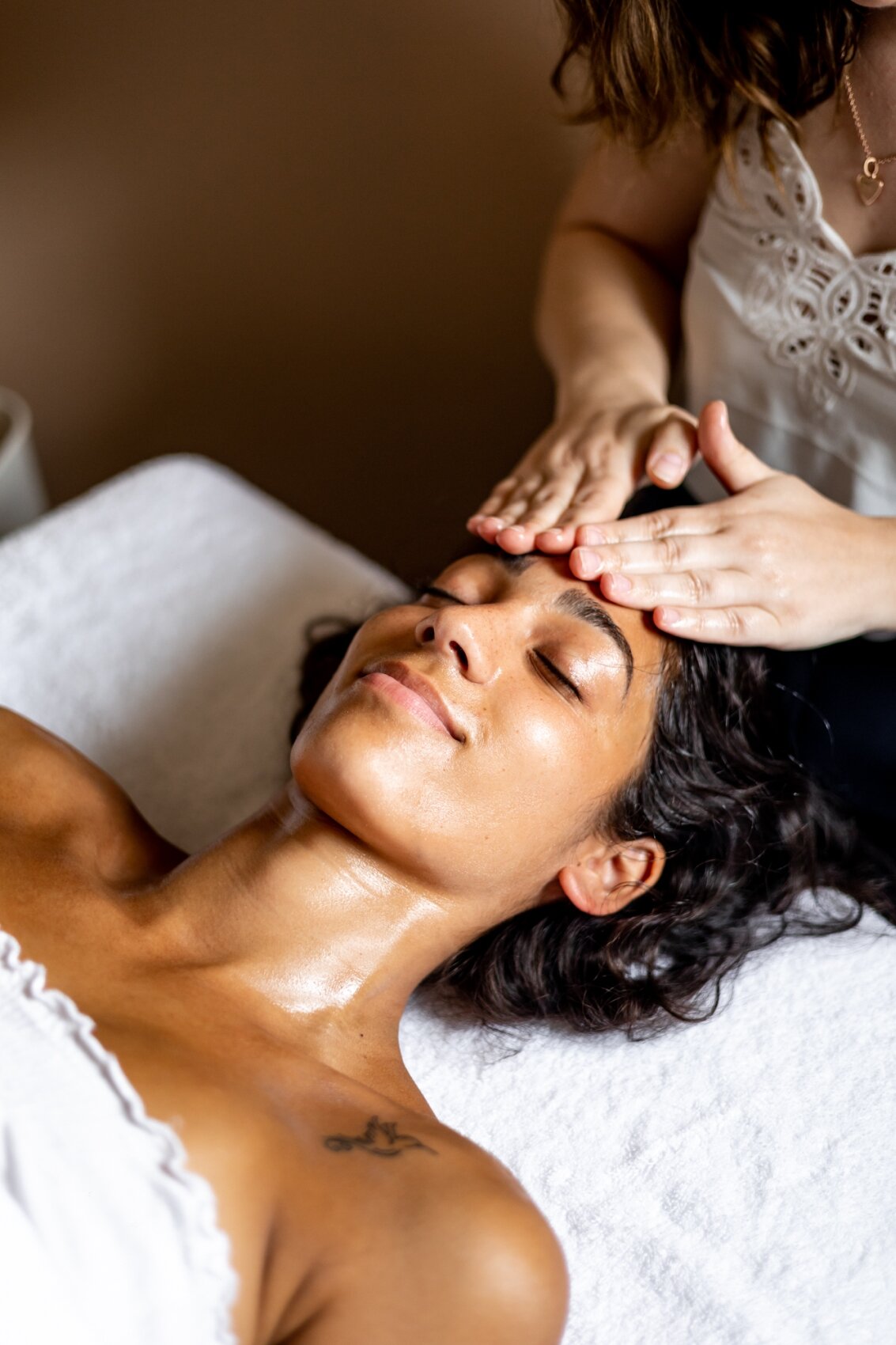 photographe reportage entreprise cosmetique massage facial detente bien etre laetitia lecam dinan saint malo rennes ameliegraphie