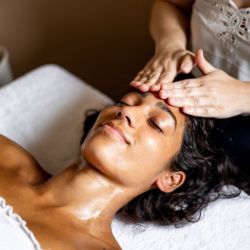 photographe reportage entreprise cosmetique massage facial detente bien etre laetitia lecam dinan saint malo rennes ameliegraphie