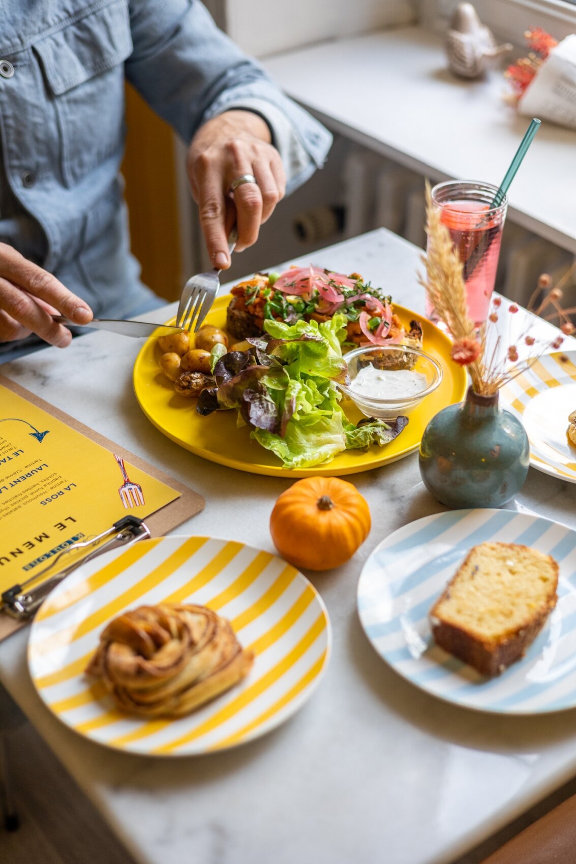 photographe reportage seance tourisme immo restauration restaurant dejeuner rouleau cannelle salade dinan saint malo ameliegraphie