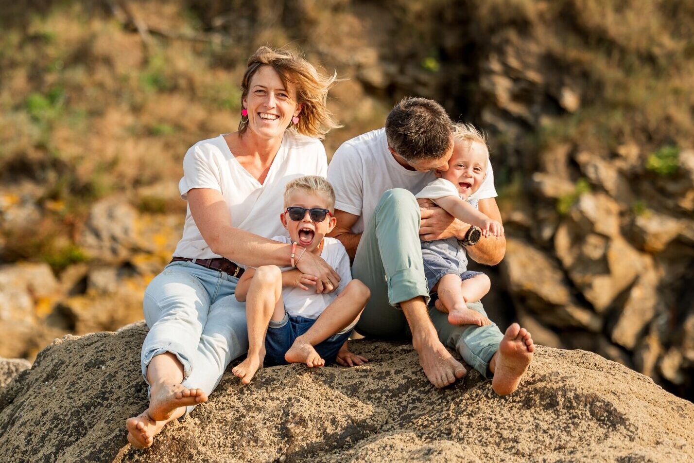 photographe seance famille bord de mer dinard saint malo bretagne amour joie ameliegraphie