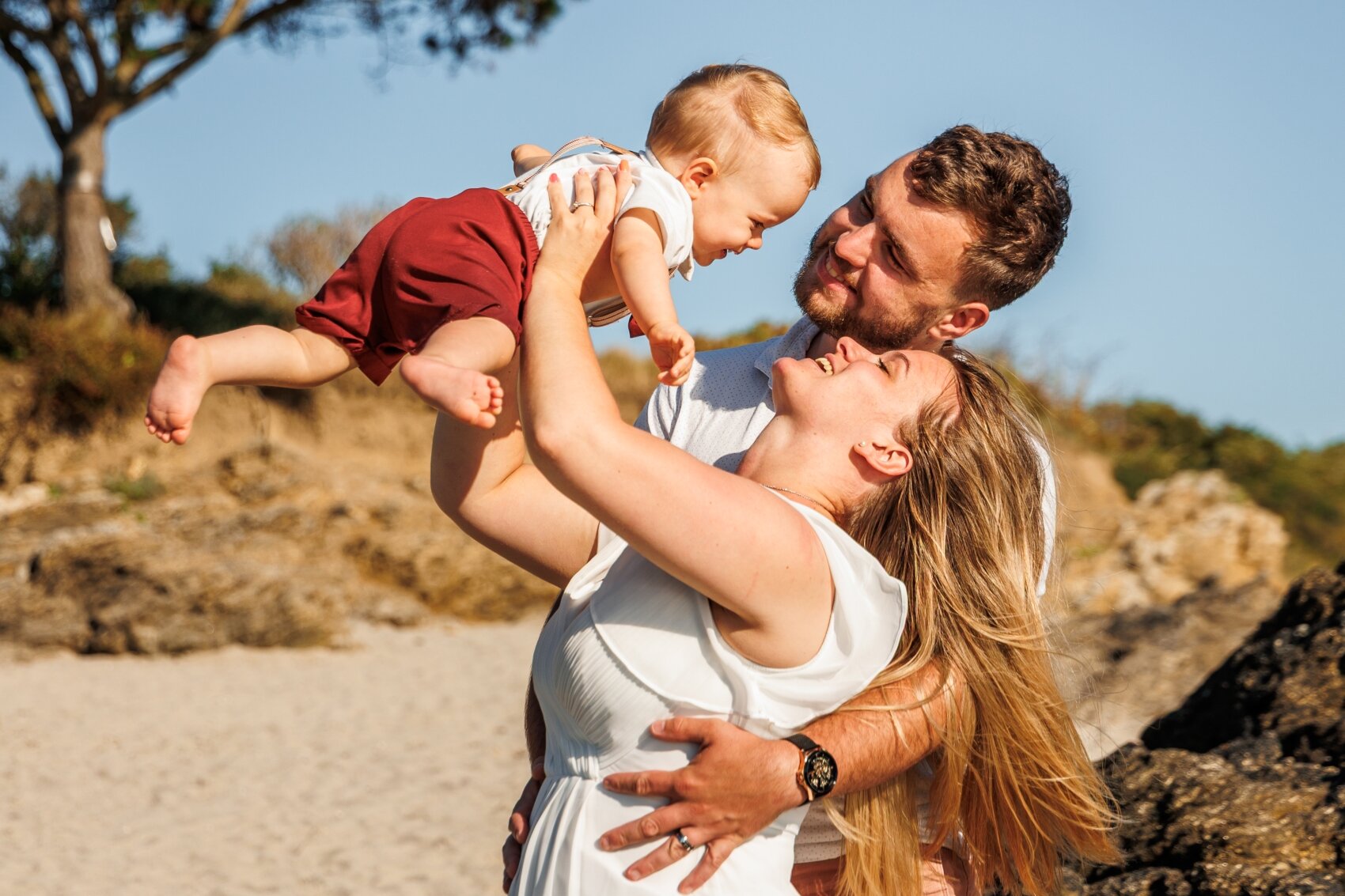 photographe seance famille bord de mer dinard saint malo bretagne amour joie parents ameliegraphie