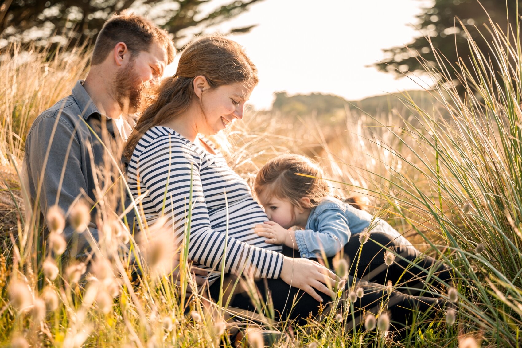 photographe shooting grossesse bord de mer bretange saint malo dunes maman fille ameliegraphie
