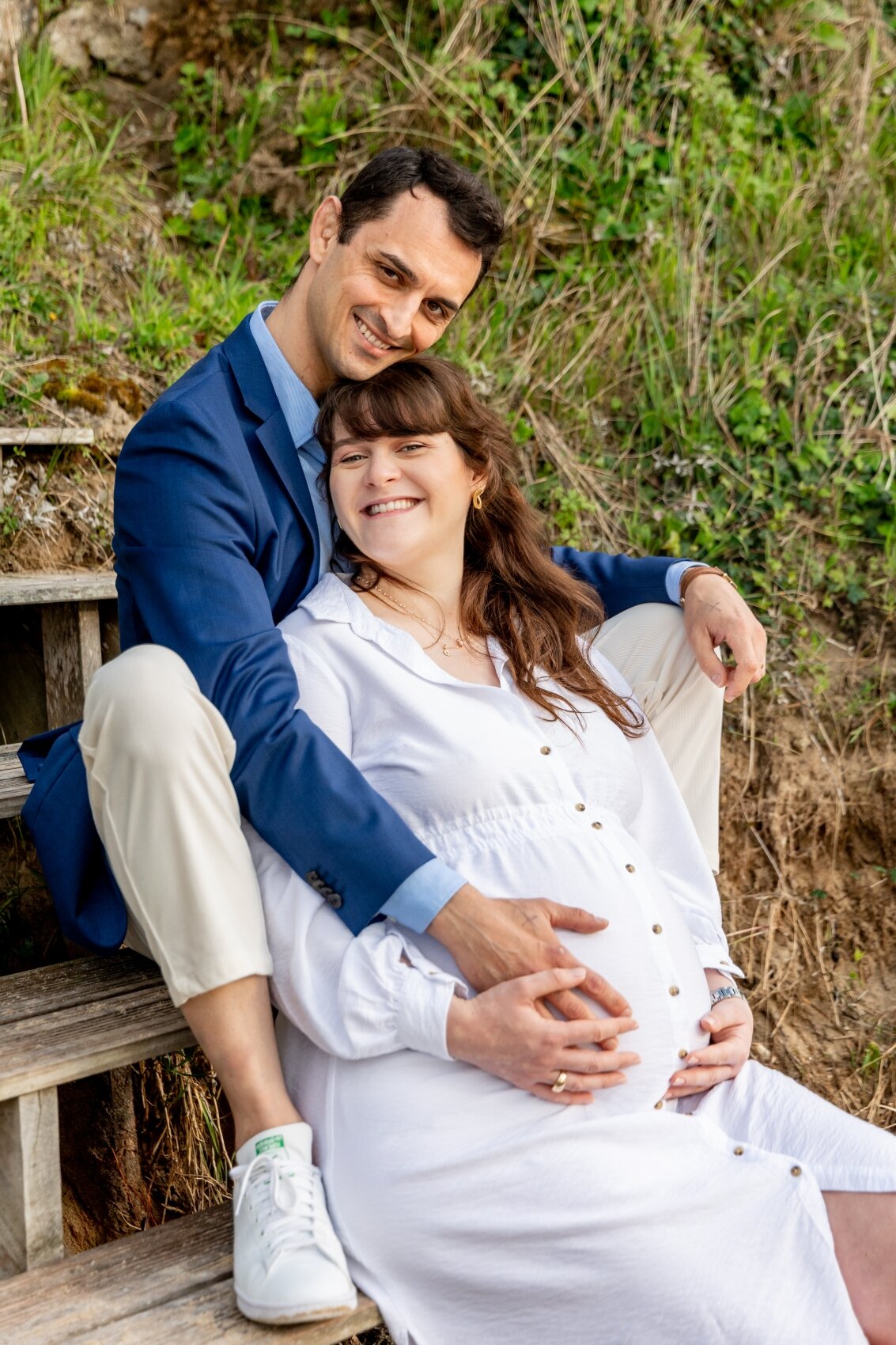 photographe grossesse bord de mer bretange saint lunaire couple ameliegraphie