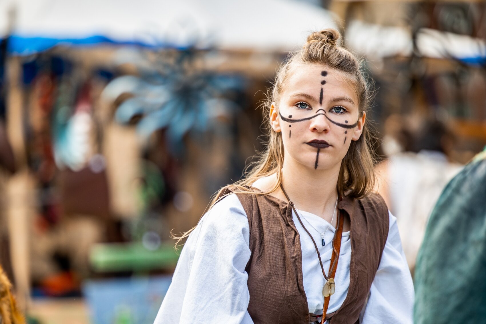 photographe reportage fete des remparts dinan medievale centre historique portrait fille viking ameliegraphie
