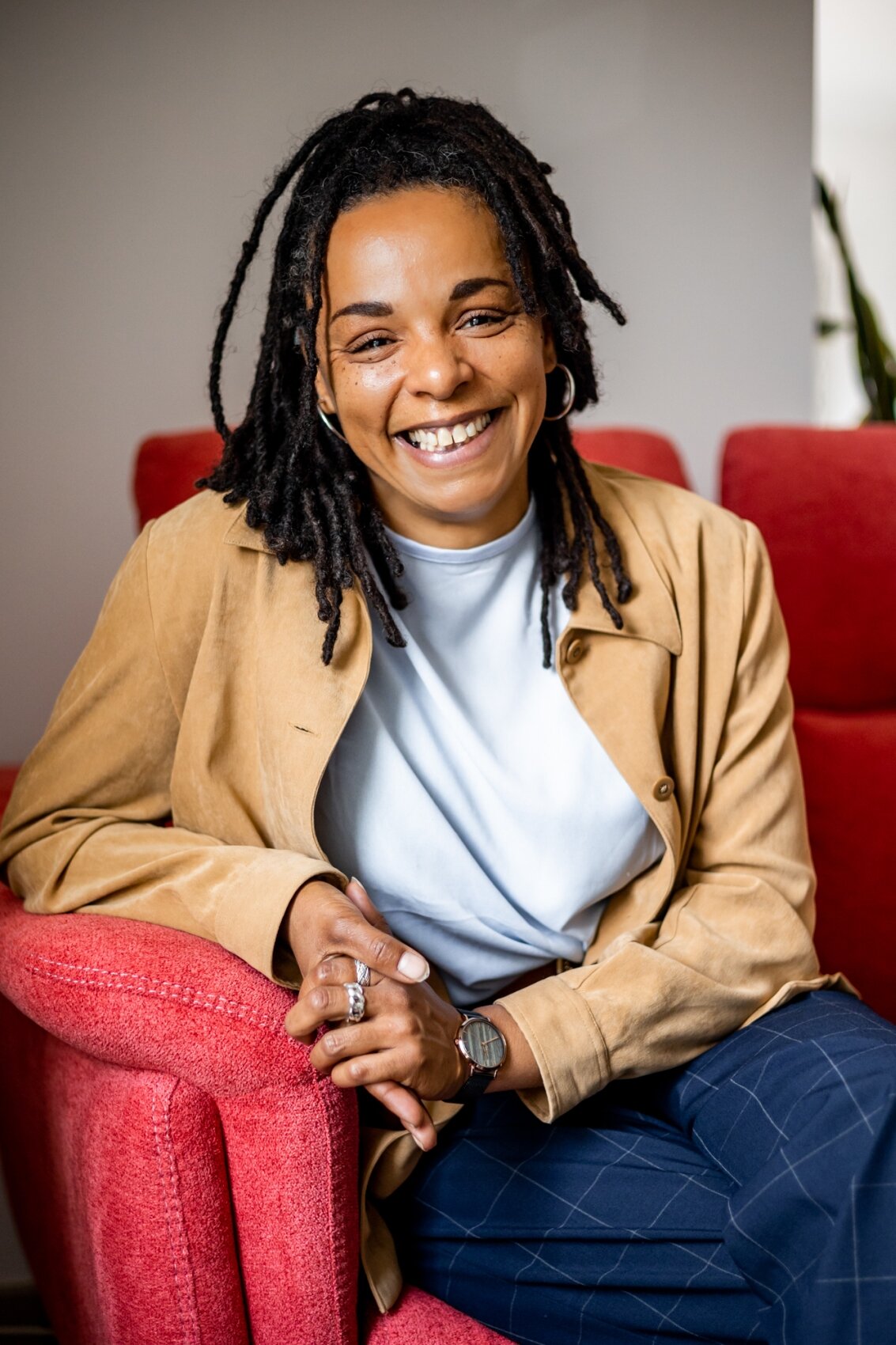 photographe shooting portrait gerante entreprise business corporate pose naturelle femme immobilier professionnelle dinan rennes ameliegraphie